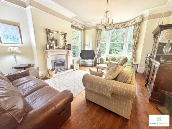 5 bed Detached for sale Image 9