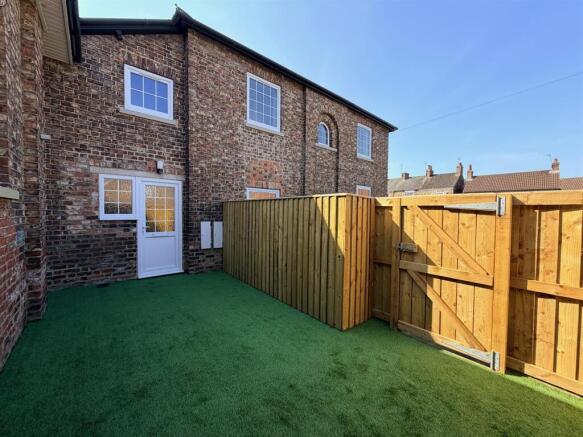 1 bed Apartment to rent Image 2