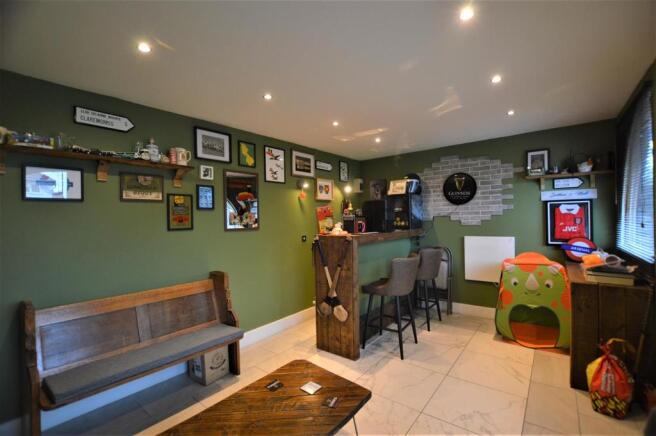 Bar/Summer House/Snug