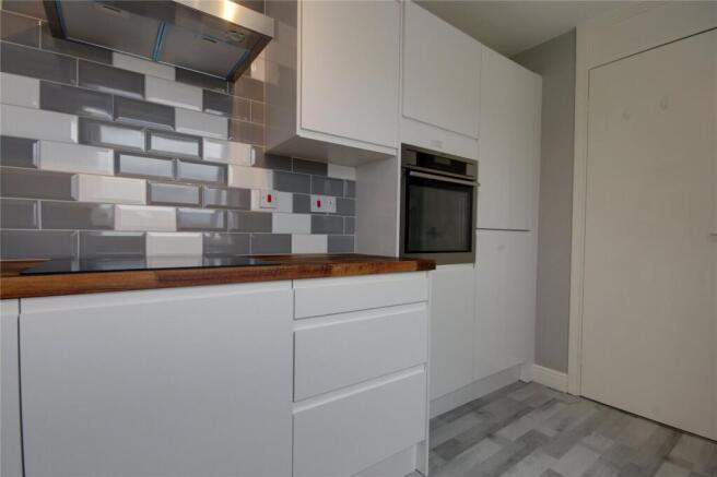 2 bed Flat to rent Image 4