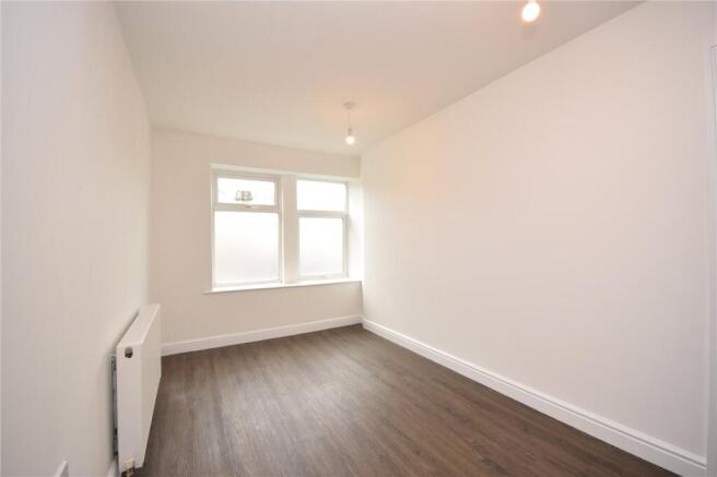 2 bed Apartment to rent Image 4