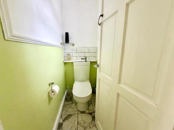 4 bed Semi-Detached for sale Image 8