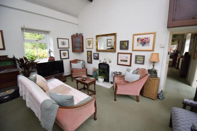 Living Room (2).JPG