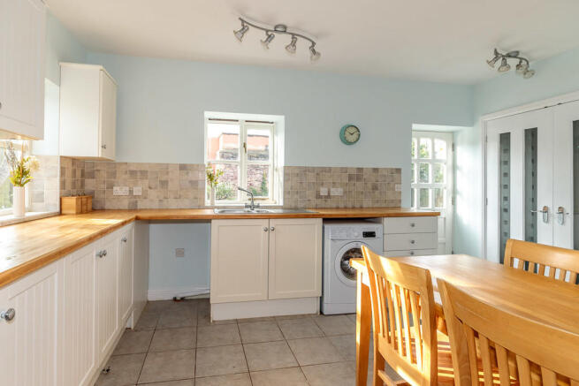 Kitchen/Breakfast...