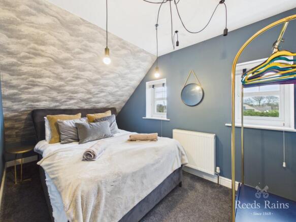 6 bed Detached for sale Image 9