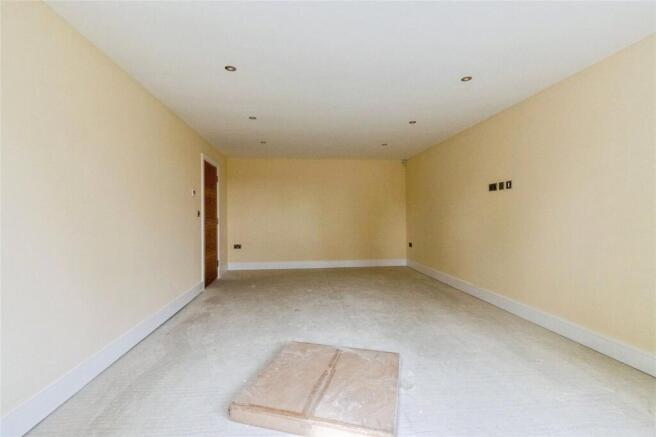 6 bed Detached for sale Image 10