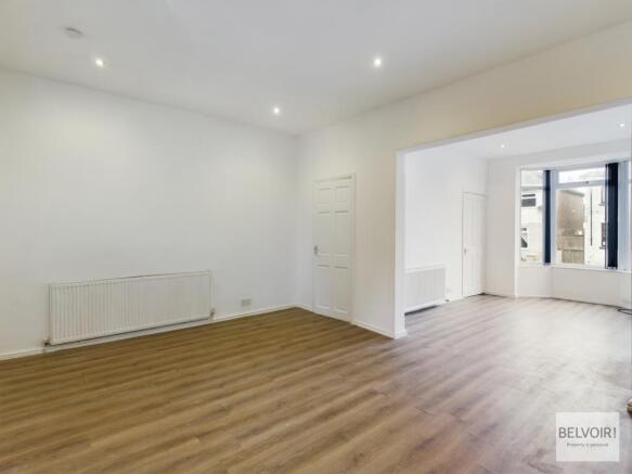 2 bed Terraced to rent Image 5