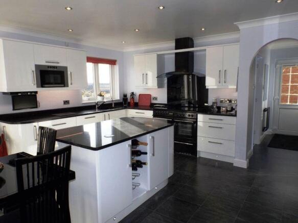 Kitchen/Dining...