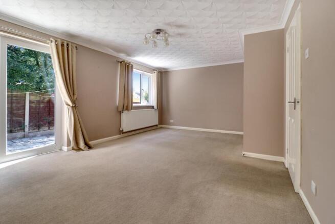 3 bed Semi-Detached to rent Image 6