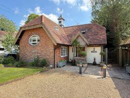 The Buttery, Staplefields, Horsham Road, Steyning BN44 3AA