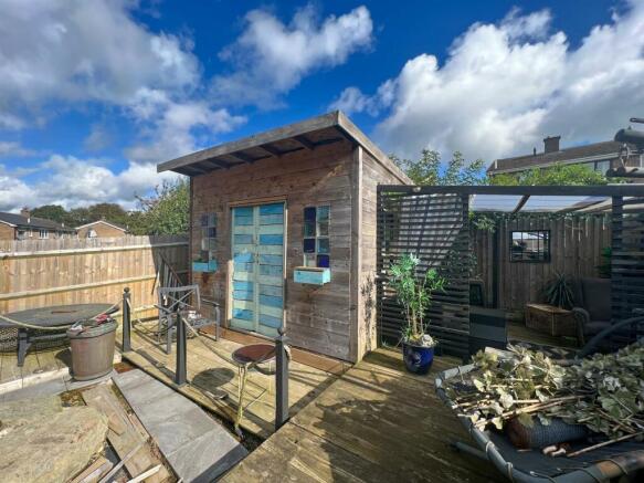 SUMMER HOUSE