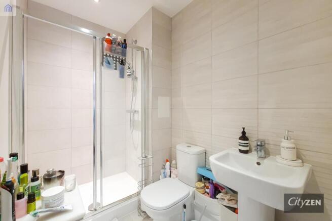 EN SUITE SHOWER ROOM