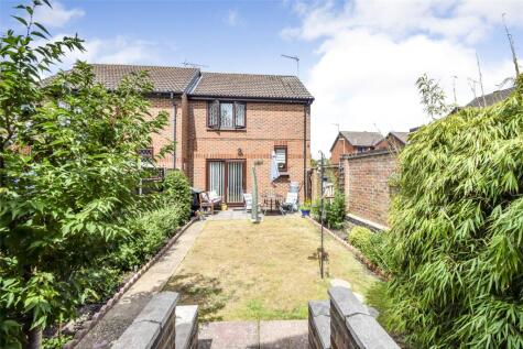 Rokes Place, Yateley, Hampshire, GU46