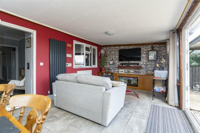GARDEN ROOM :