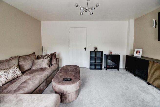 3 bed Semi-Detached for sale Image 8