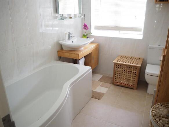 Family Bathroom 553