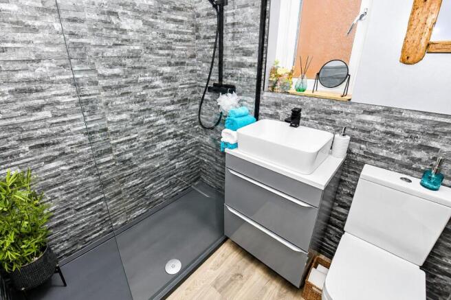 2 bed Semi-Detached for sale Image 8