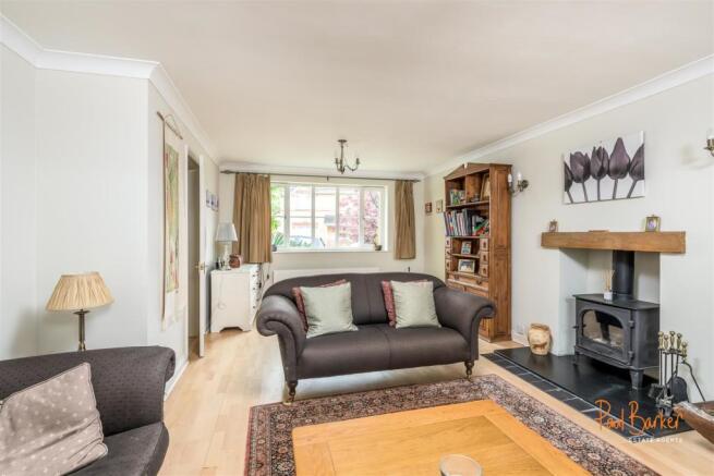 220511 - 12 St Barts Close - 05 [WM].jpg