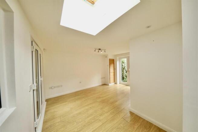 5 bed Detached for sale Image 6