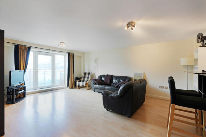 3 bed Apartment to rent Image 3