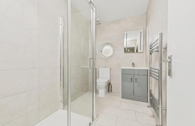 5 bed Detached to rent Image 11