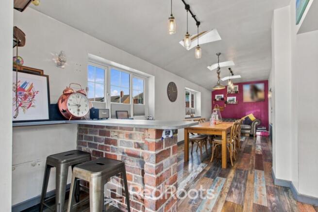 4 bed Semi-Detached for sale Image 9