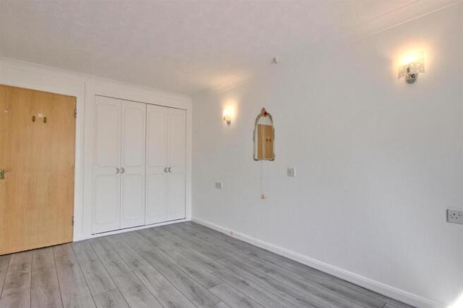 1 bed Apartment for sale Image 5