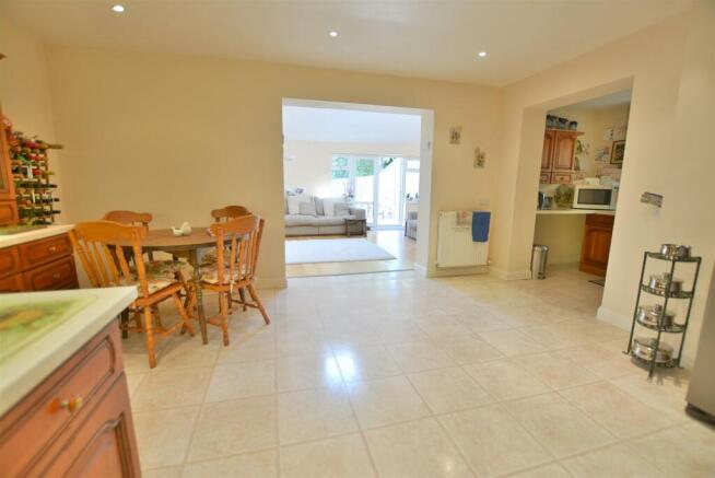 kitchen lounge through.jpg