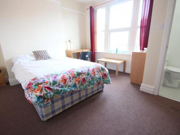 5 bed Terraced to rent Image 5