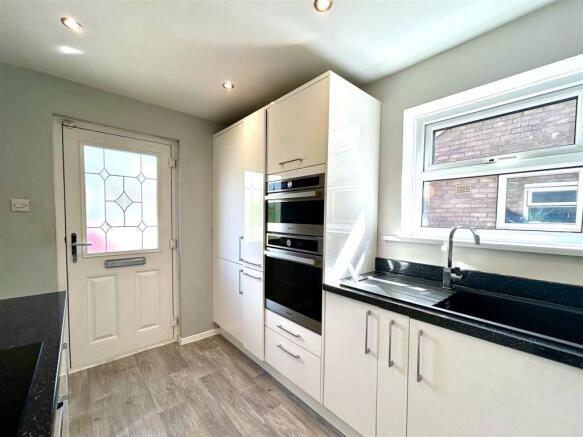 2 bed Semi-Detached Bungalow for sale Image 5