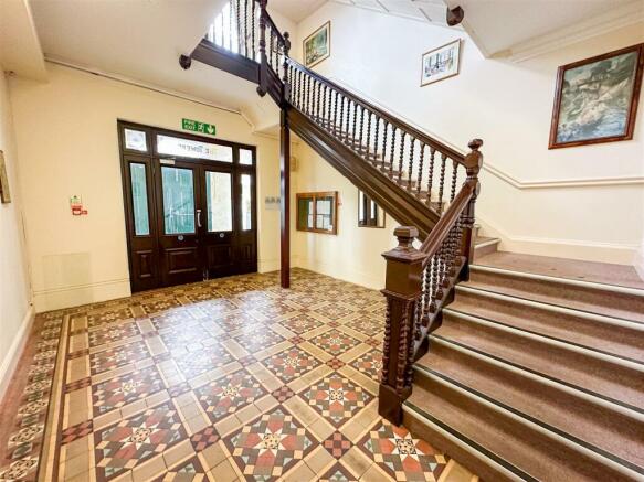 COMMUNAL ENTRANCE HALLWAY
