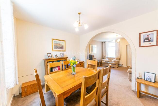 Lounge/Dining Room