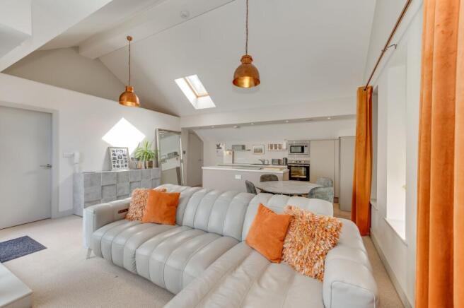 2 bed Flat for sale Image 4
