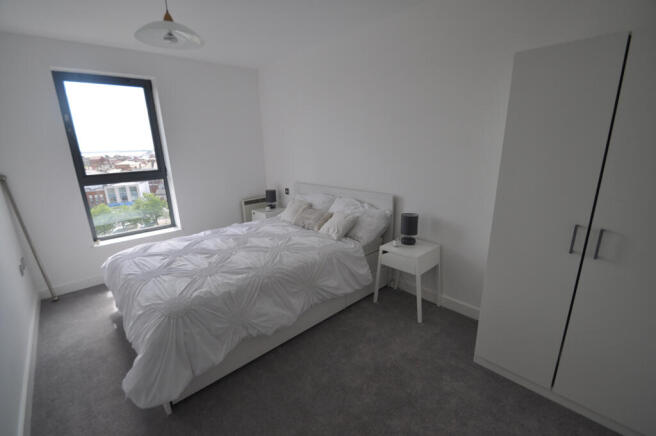 2 bed Apartment to rent Image 4