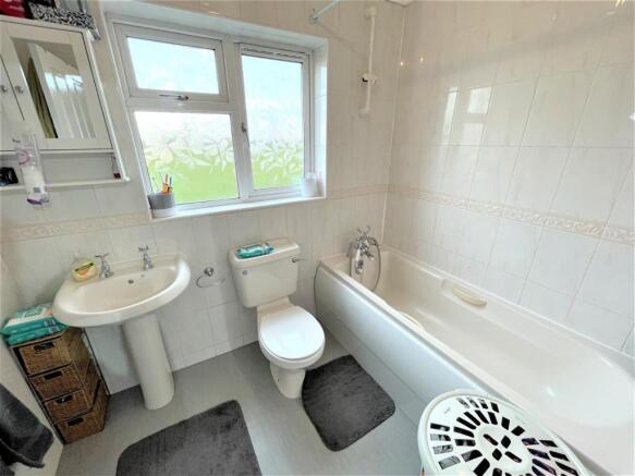 BATHROOM :