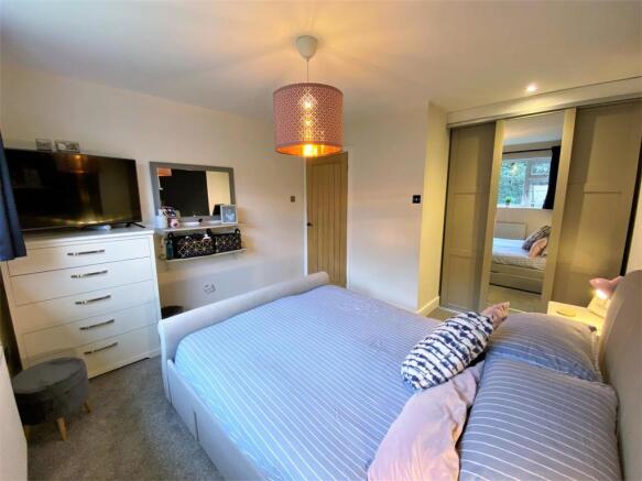 Master Bedroom With Fitted Wardrobes 649