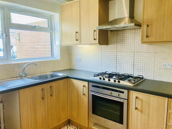 kitchen 1.jpg
