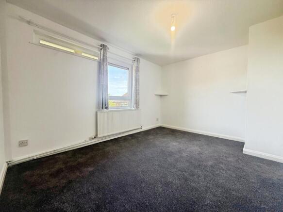 2 bed Apartment to rent Image 11