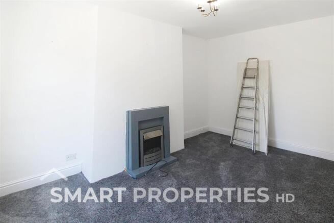 3 bed Terraced to rent Image 2