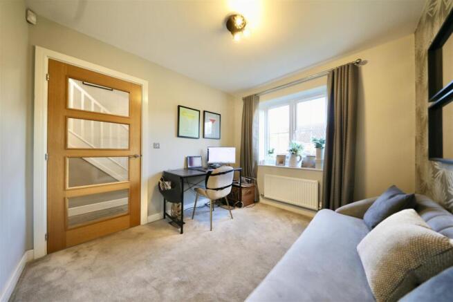 4 bed Detached for sale Image 9