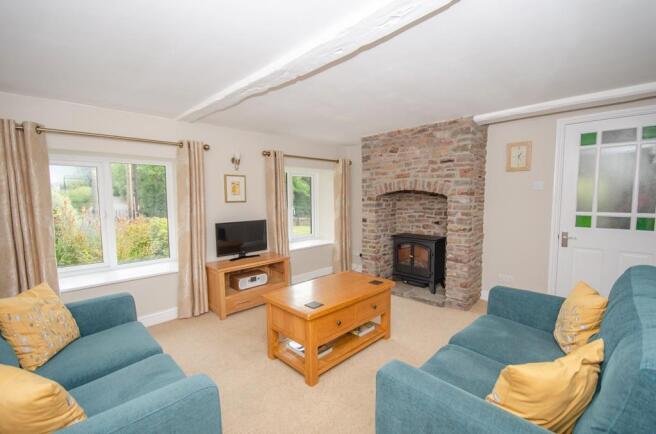 Sitting room pic 2.jpg