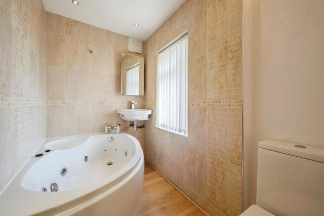 3 bed Detached to rent Image 5