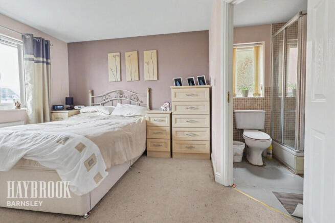 4 bed Detached for sale Image 11