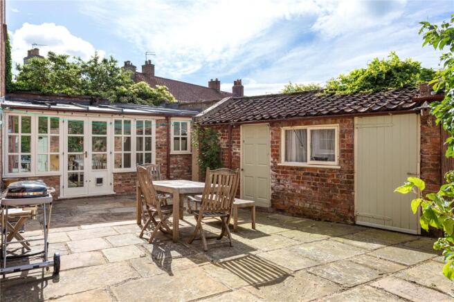 6 bed Detached for sale Image 11