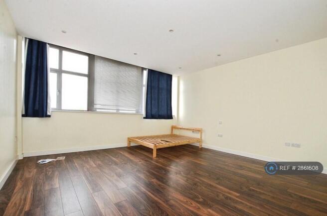 Living Room/Bedroom