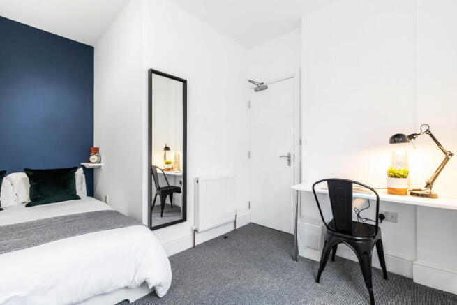 6 bed House to rent Image 12