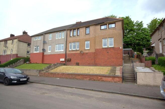 3 bedroom Lower Main Door Flat To Let