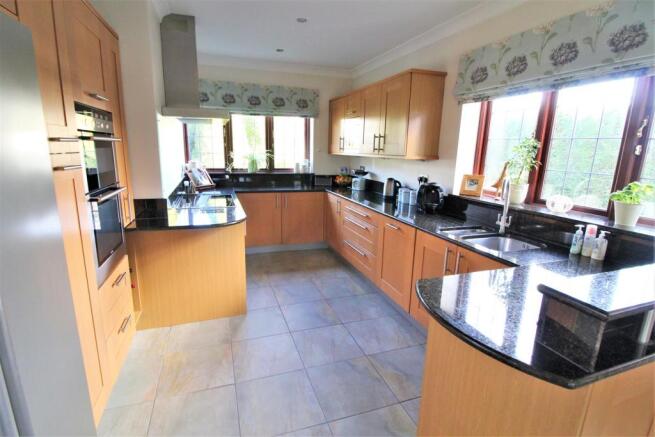 OPEN PLAN KITCHEN/DINER