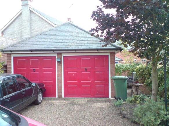 DOUBLE GARAGE