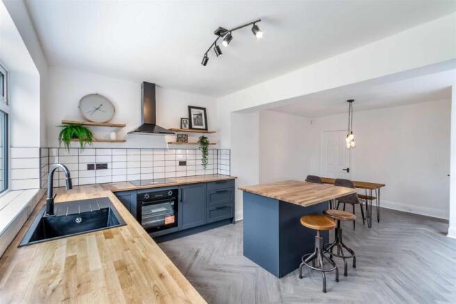 2 bed Semi-Detached for sale Image 5